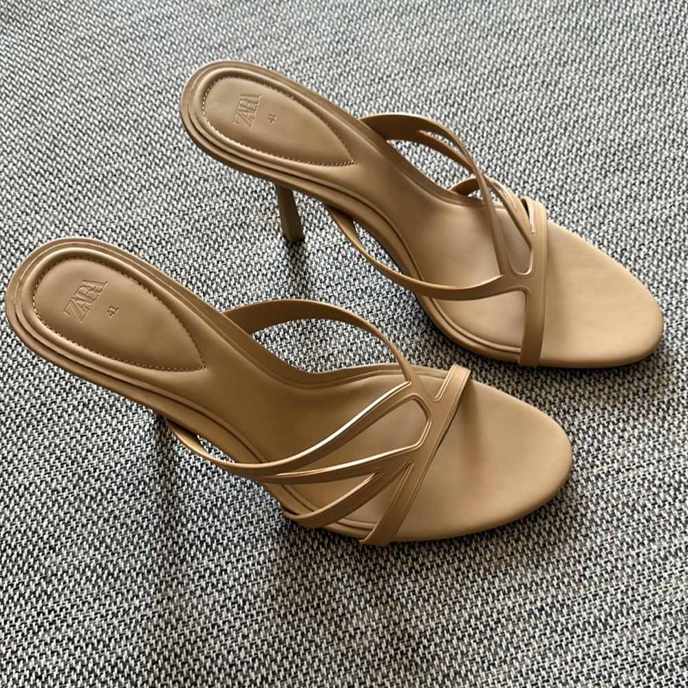 Beige open toe Zara heels